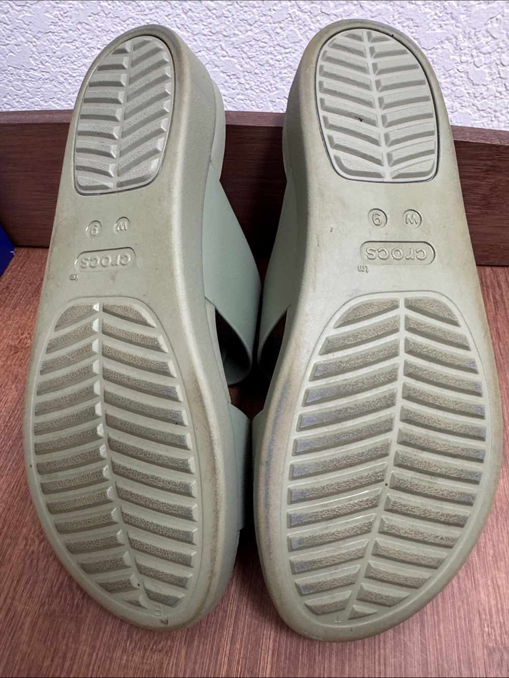 CROCS Brooklyn Buckle Low Sandals, Cargo Green - size 9 - Picture 7 of 8